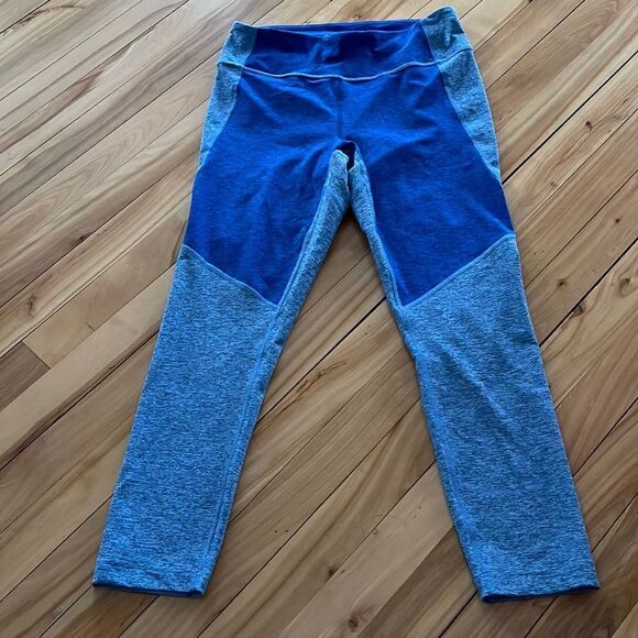 Outdoor Voices shades of heather blue color blocked 7/8 leggings. Medium - Picture 1 of 6